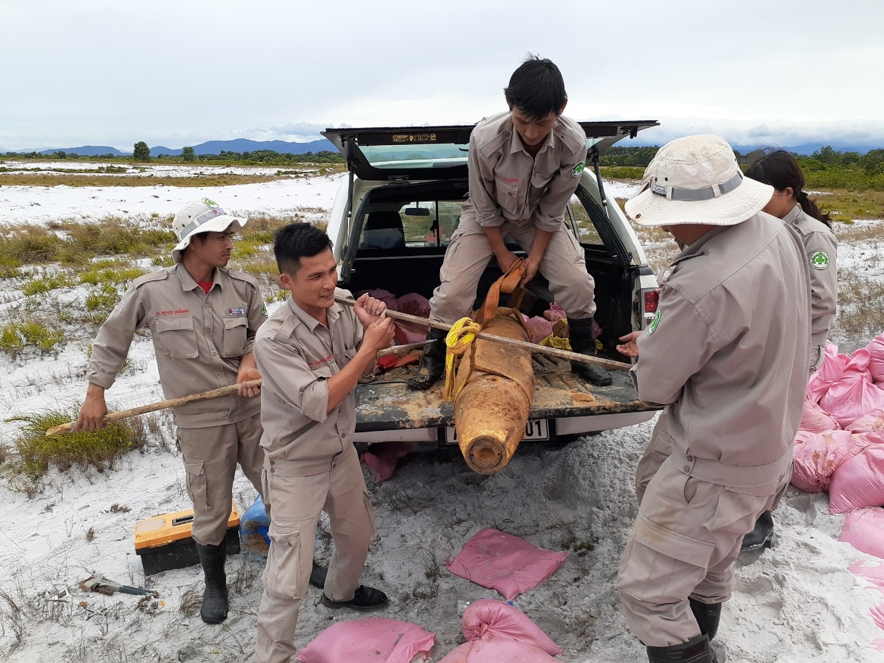 cac to chuc phi chinh phu hoa ky dong hanh cung quang tri viet nam khac phuc hau qua chien tranh