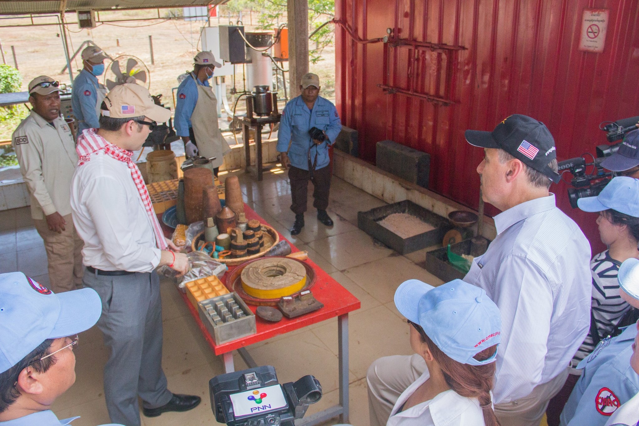 nhung vat lieu no duoc golden west humanitarian foundation tim thay tai quang tri anh gwhf