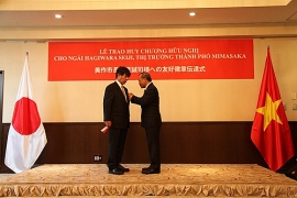 Thị trưởng Seiji Hagiwara (Nhật Bản) nhận Huy chương Hữu nghị của Việt Nam