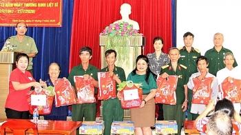 Trao 250 phần quà cho thương binh, gia đình có công là hội viên Hội Hữu nghị Việt - Lào; Việt Nam - Campuchia
