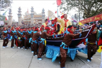 hang ngan ngu dan hue tham gia le hoi cau ngu dau nam