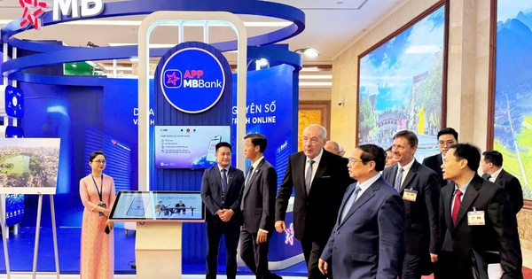 MB đón Thủ tướng tham quan không gian công nghệ trong Sự kiện Chuyển đổi số 2025