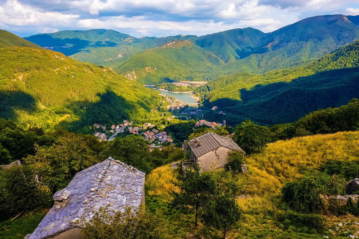 Làng "ma" ở Italia sống lại sau gần một thể kỷ bị nhấn chìm