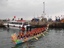 Ngư dân Đảo Tỏi cấp tập chuẩn bị cho lễ hội đua thuyền truyền thống