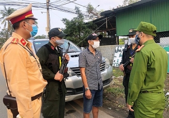 Đà Nẵng phát hiện xe chở 3 người Trung Quốc nhập cảnh trái phép Đà Nẵng phát hiện xe chở 3 người Trung Quốc nhập cảnh trái phép