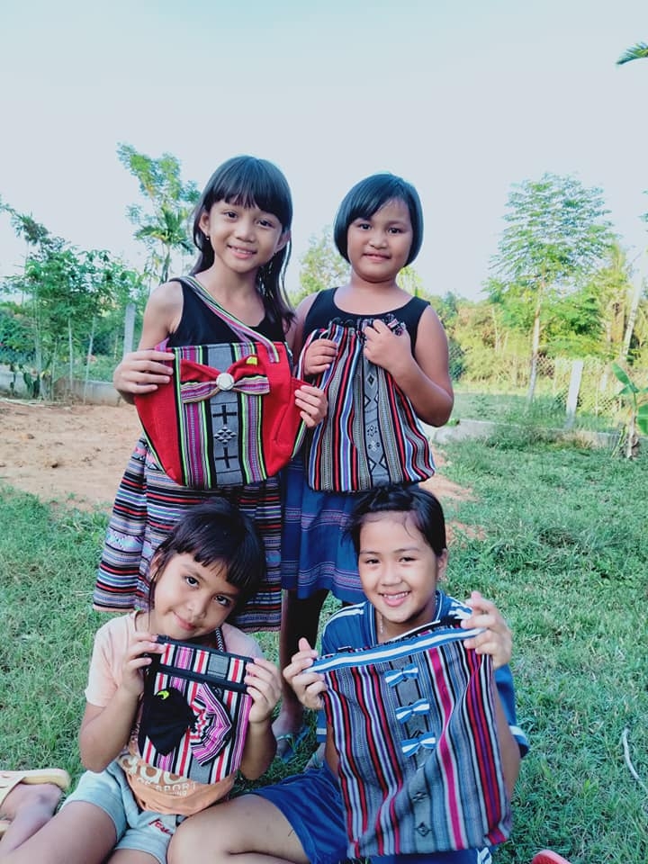 Giữ màu cho nghề dệt H'rê Giữ màu cho nghề dệt H'rê