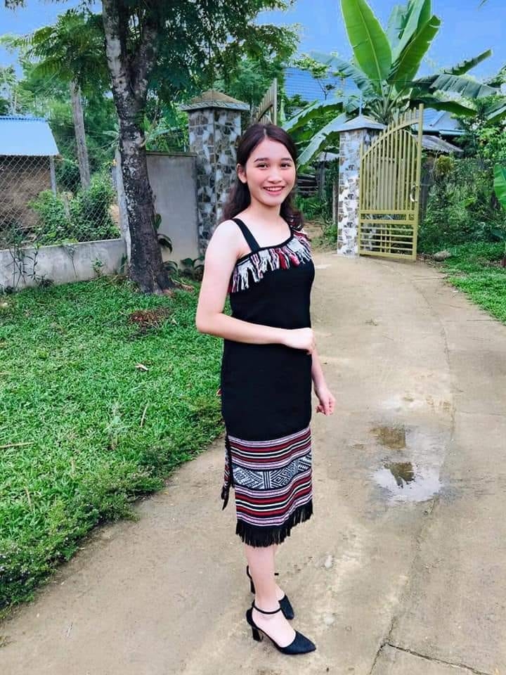 Giữ màu cho nghề dệt H'rê Giữ màu cho nghề dệt H'rê