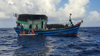 Cứu nạn kịp thời một thuyền trưởng tàu đánh cá bị nạn trên biển