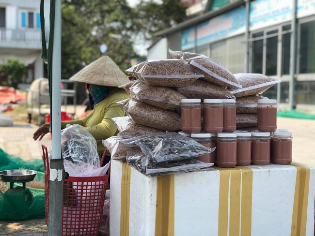 Trăm năm mắm ruốc làng chài