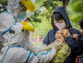 Trắng đêm xét nghiệm, truy vết với gần 700 người tại khu công nghiệp Trắng đêm xét nghiệm, truy vết với gần 700 người tại khu công nghiệp