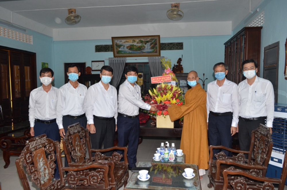 Lãnh đạo TP Đà Nẵng thăm và chúc mừng Phật đản Giáo hội Phật giáo Đà Nẵng