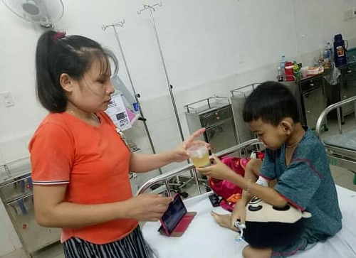 Lá thư mẹ gửi con trai 2 tuổi bị ung thư đẫm nước mắt ở Phú Yên