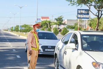 Đội nắng bám chốt kiểm dịch ở cửa ô Đà Nẵng