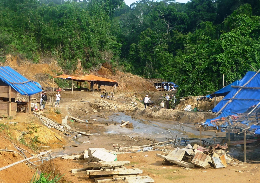 Quảng Nam: Đánh sập nhiều hầm vàng trái phép