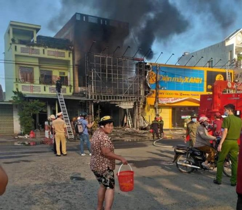 Phú Yên: Cháy lớn tại cửa hàng điện máy lúc sáng sớm