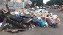 Người dân chặn xe vào bãi rác Khánh Sơn, nội thành Đà Nẵng rác ngập đường
