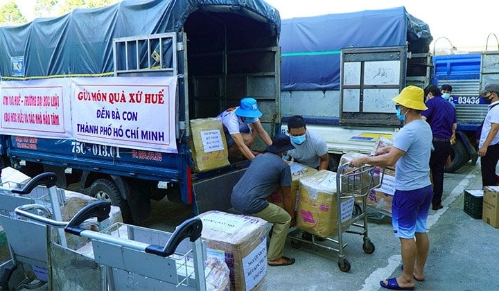 127 cán bộ, nhân viên y tế Thừa Thiên Huế chi viện các tỉnh phía Nam chống dịch COVID-19
