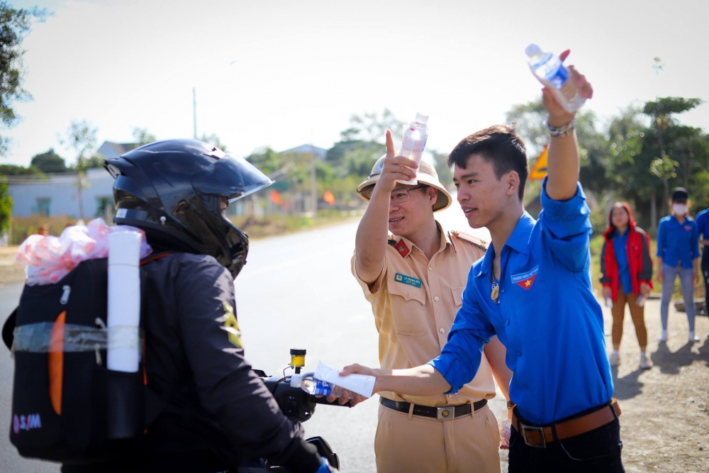 Nhiều địa phương miền Trung tạm dừng đón công dân từ vùng dịch trở về