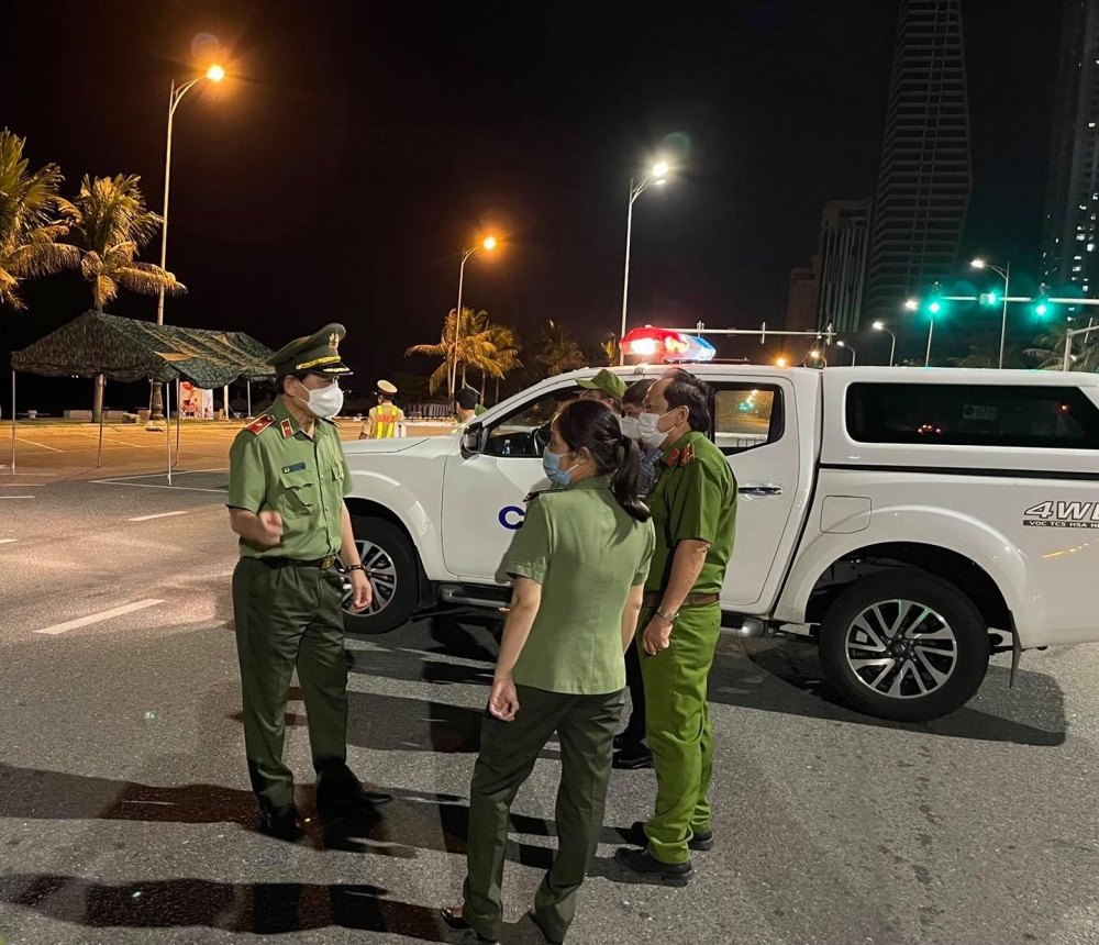 Đà Nẵng vắng tanh ngay đêm đầu thực hiện chỉ thị mới