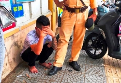 Thanh niên xăm trổ lao thẳng xe máy vào tổ CSGT ở Đà Nẵng