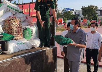 Người dân Quảng Nam gom rau, góp gạo hỗ trợ Đà Nẵng