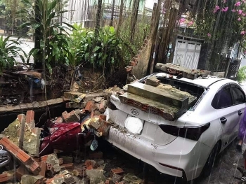 Đà Nẵng trong bão số 5: Sấm chớp, nước ngập, cây đổ ở nhiều nơi