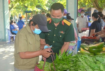 Chợ 0 đồng cho người dân đảo Cù Lao Chàm