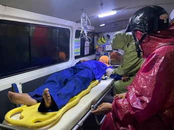 Cứu nạn 2 ngư dân bị trôi dạt trên biển ở Đà Nẵng