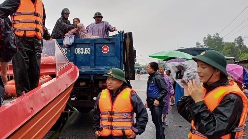 Quảng Nam, Đà Nẵng cảnh báo khẩn di dân khỏi vùng nguy hiểm