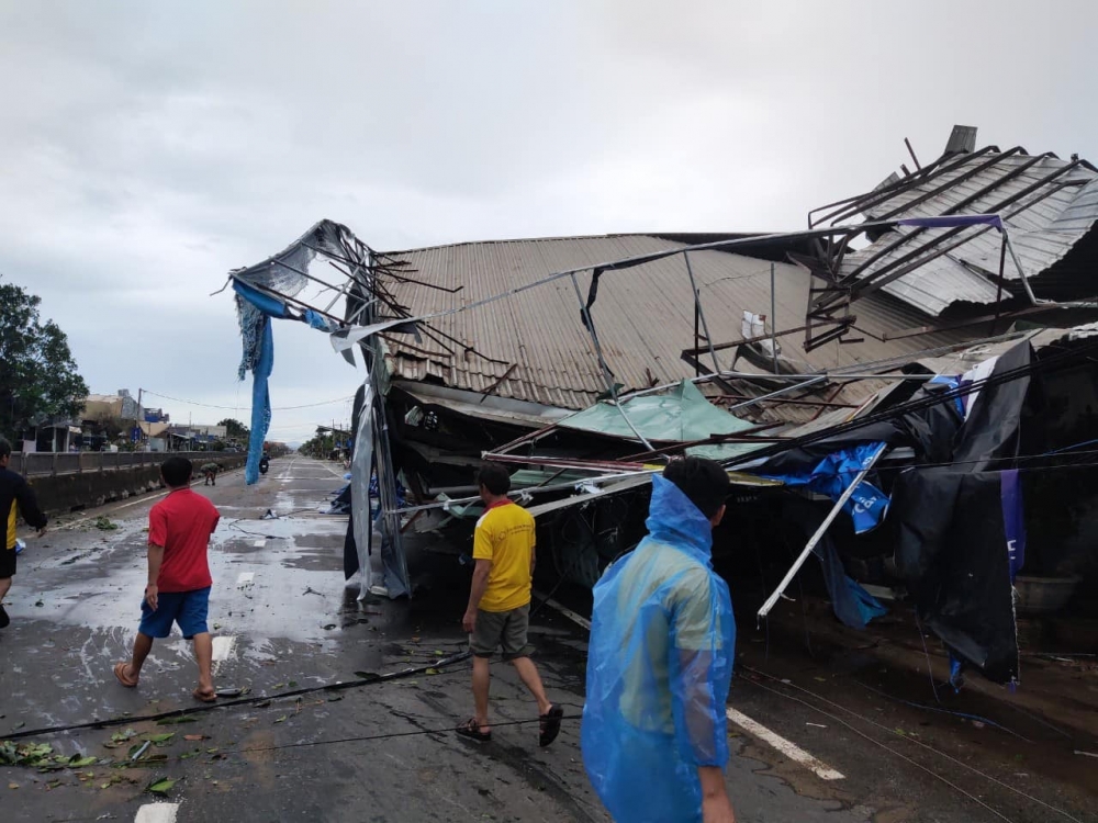 Quảng Nam – Quảng Ngãi ngổn ngang sau bão số 9, nhiều nơi thiệt hại nặng