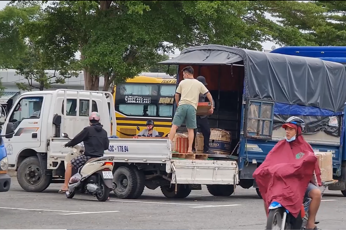 Bến xe Đà Nẵng vẫn vắng tanh dù xe khách liên tỉnh được hoạt động