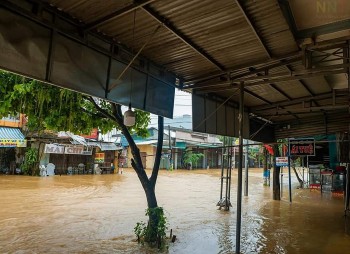 Hàng nghìn người dân ở Quảng Ngãi phải sơ tán khi nhà bị ngập sâu