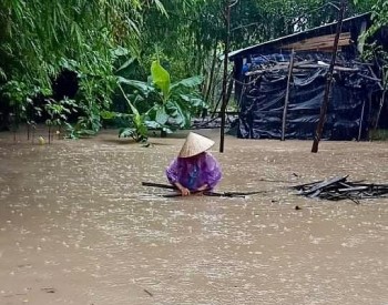 Mưa lớn nhiều ngày tại Phú Yên khiến hàng chục ngàn ngôi nhà bị ngập