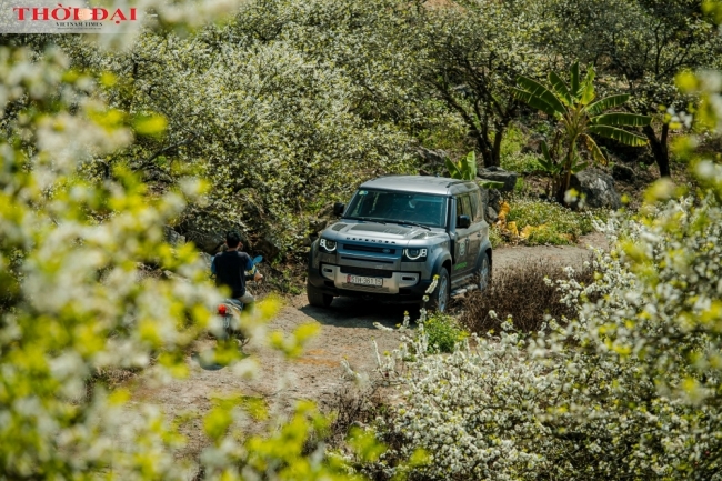 Cùng Land Rover Defender khám phá “thiên đường mận” Nà Bó