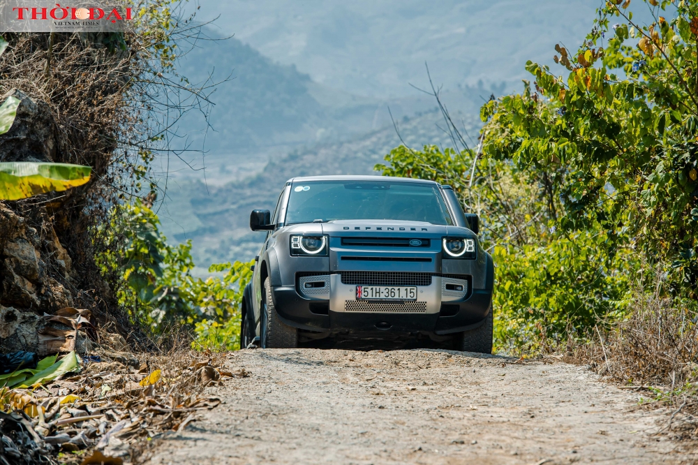 Cùng Land Rover Defender khám phá “thiên đường mận” Nà Bó