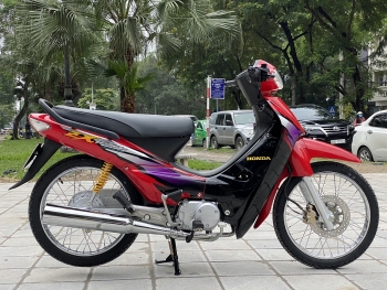 Honda Wave ZX được dựng "như mới" sau 15 năm