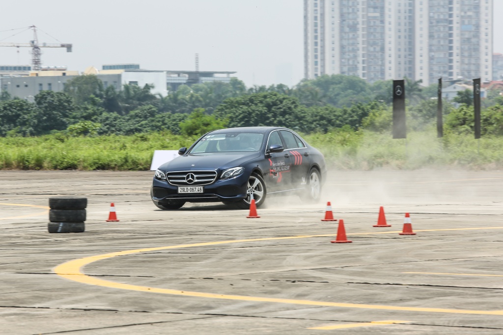 phong mercedes trong dem tai san bay co gi khac biet