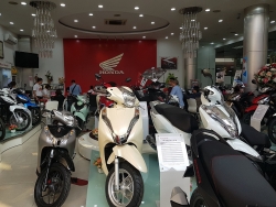 Thị trường xe máy Việt Nam sụt giảm 1/3 vì COVID-19