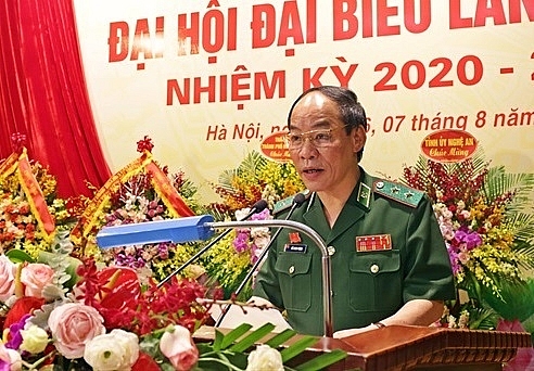 trung tuong do danh vuong tai dac cu bi thu dang uy bo doi bien phong