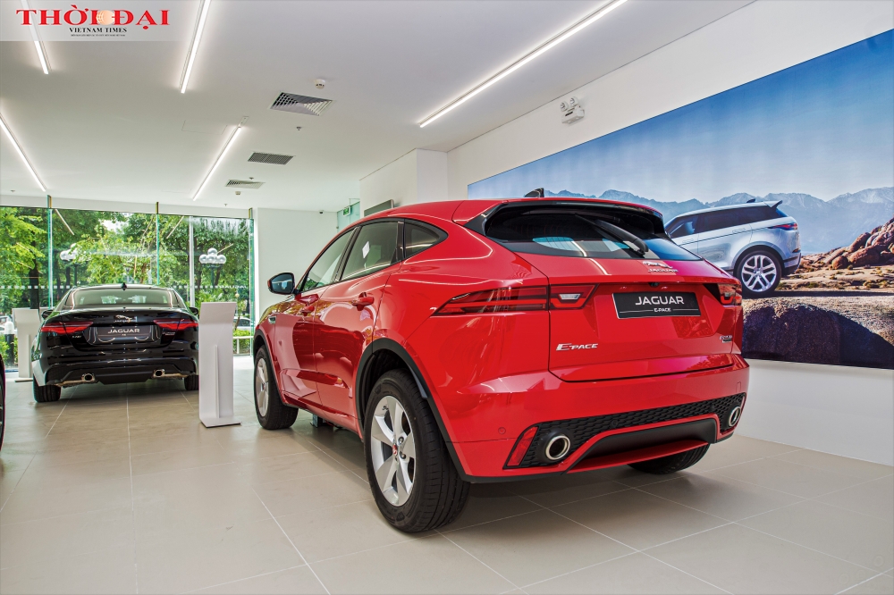 Ảnh: Chi tiết Jaguar E-Pace R-Dynamic S có giá hơn 3,3 tỷ đồng tại Việt Nam