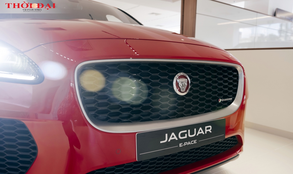 Ảnh: Chi tiết Jaguar E-Pace R-Dynamic S có giá hơn 3,3 tỷ đồng tại Việt Nam