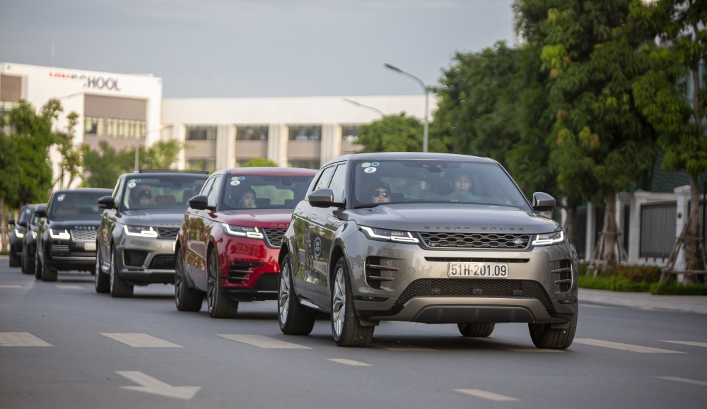 Jaguar Land Rover mang trải nghiệm 'quý tộc' đến khách hàng Quảng Ninh và Kiên Giang