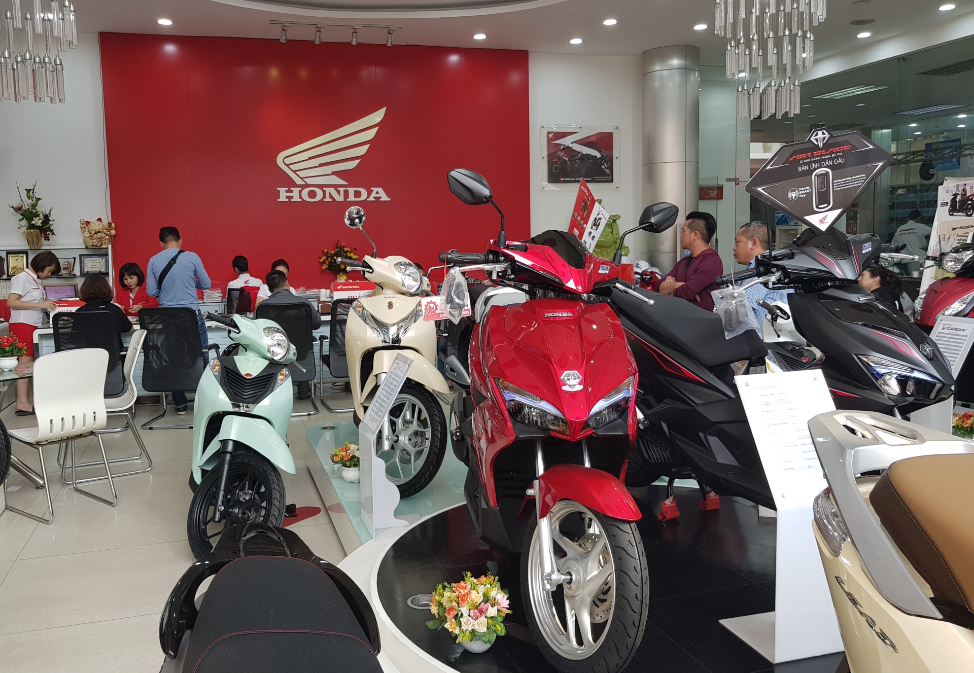 gia xe may honda moi nhat thang 112019 xe tay ga tang nhe