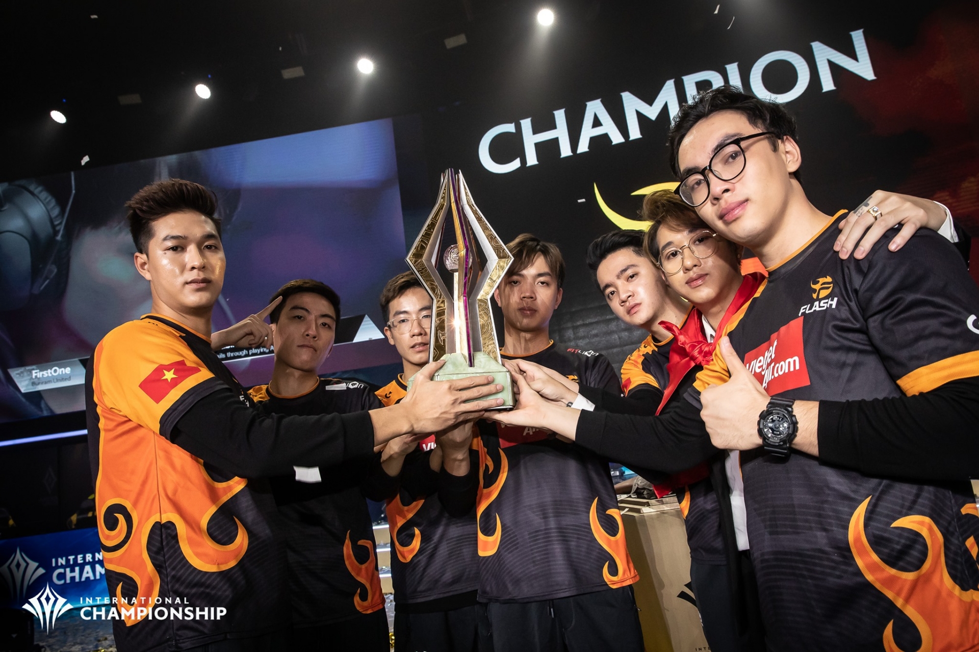Team Flash hạ đối thủ Thái Lan để lên ngôi vô địch giải Liên quân mobile AIC 2019