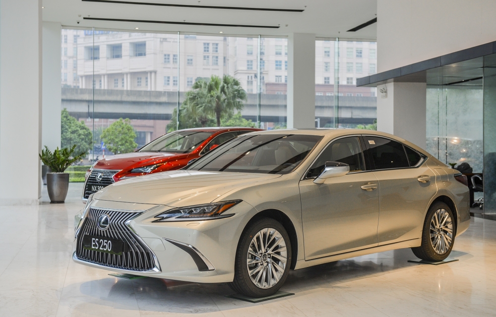 Lexus ES 2021 tại Việt Nam:  Tăng an toàn, giá không đổi