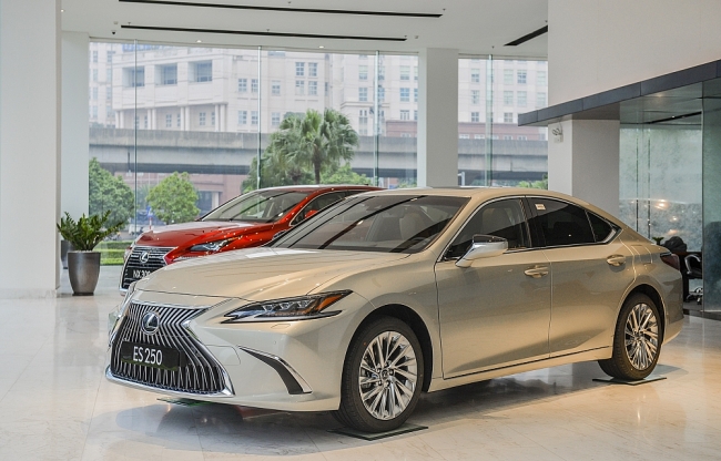 Lexus ES 2021 tại Việt Nam: Tăng an toàn, giá không đổi