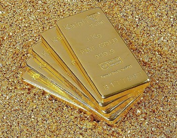 Giá vàng trong nước tiến sát mốc 62 triệu đồng/lượng