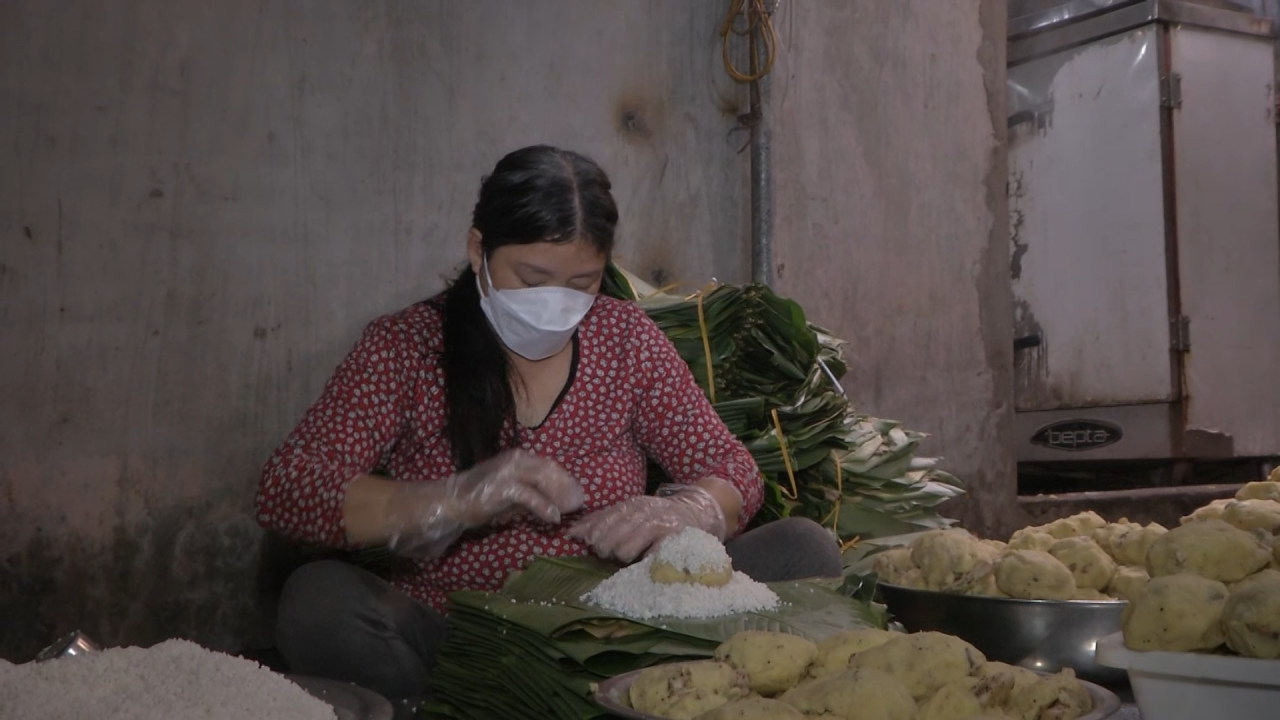 Làng nghề bánh chưng Tranh Khúc rộn ràng vào vụ Tết