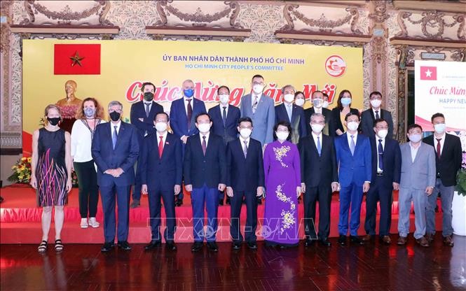 Lãnh đạo Thành phố Hồ Chí Minh gặp gỡ lãnh đạo đoàn lãnh sự | Chính trị | Vietnam+ (VietnamPlus)