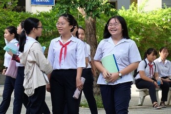 Gia hạn thêm 3 tuổi so với tuổi quy định đối với học sinh Việt Nam ở nước ngoài về nước xin học